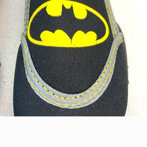 BATMAN UNISEX WATER SWIM SHOES TODDLER BOYS SIZE LARGE (9-10) - Picture 2 of 12